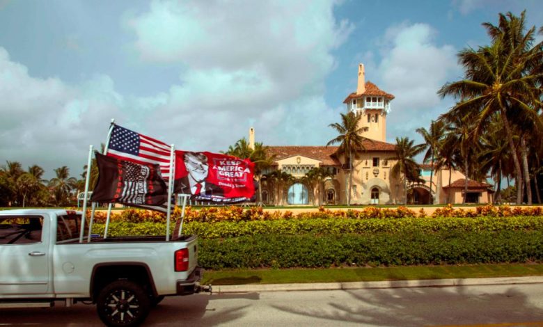 220912145355 01 mar a lago exterior trump supporter 080922 file super 169 bwYDHCnow-trending