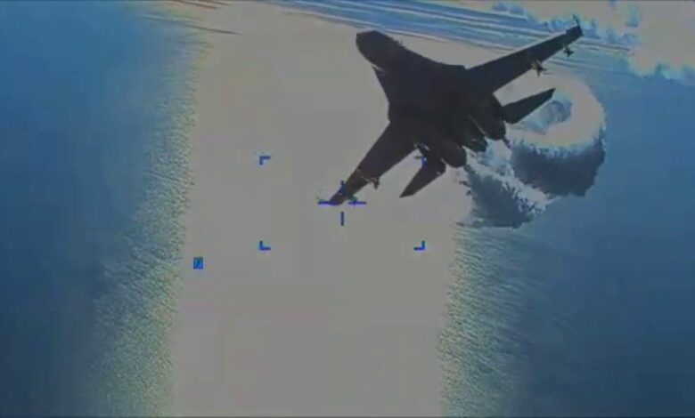 US video shows moment Russian fighter jet collides with US drone yQO2penow-trending